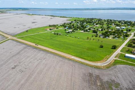 509 Wilhelm Austwell TX 77950