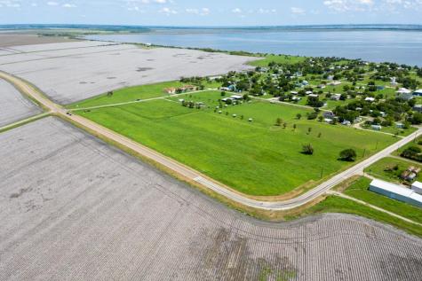 509 Wilhelm Austwell TX 77950