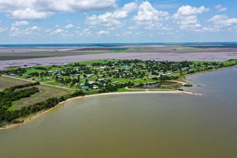 509 Wilhelm Austwell TX 77950