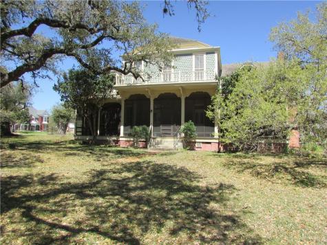 221 E Garden Goliad TX 77963